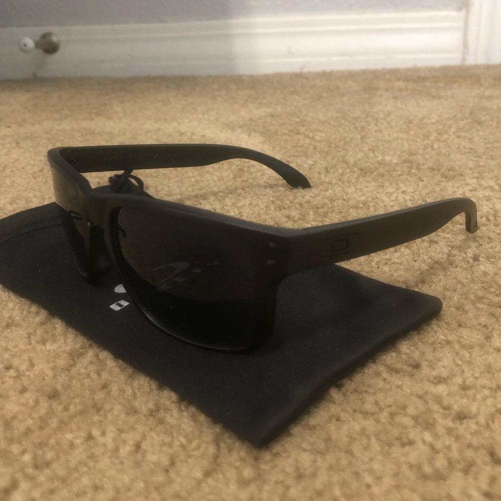 Oakley Holbrook Black Sunglasses 9102 - Picture 4 of 10
